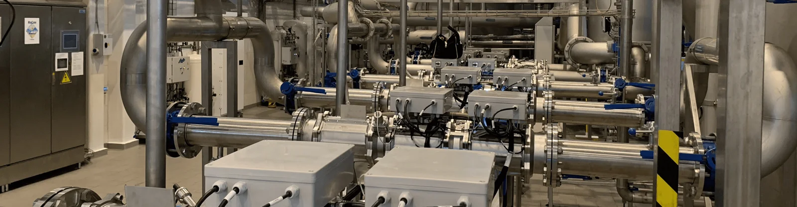 UV disinfection for PW distribution loop